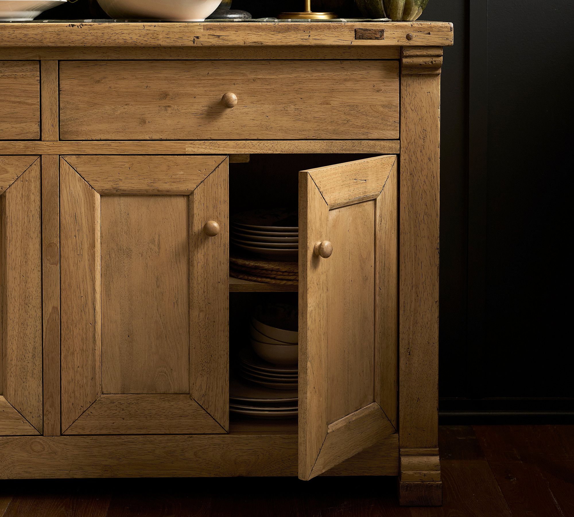 Elegant Coastal-Inspired Console Styling