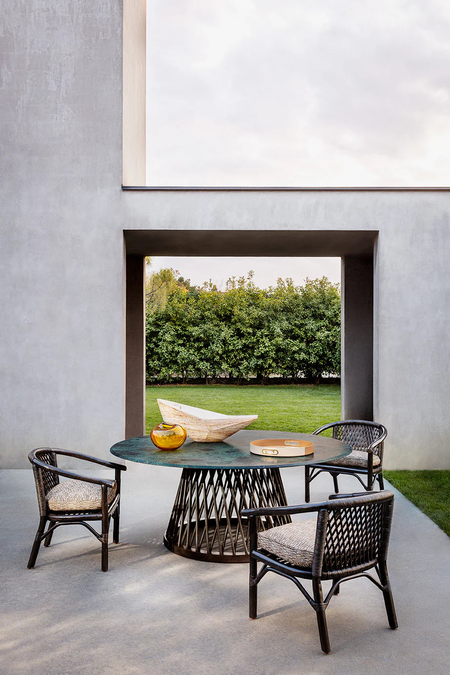Ohe, outdoor table