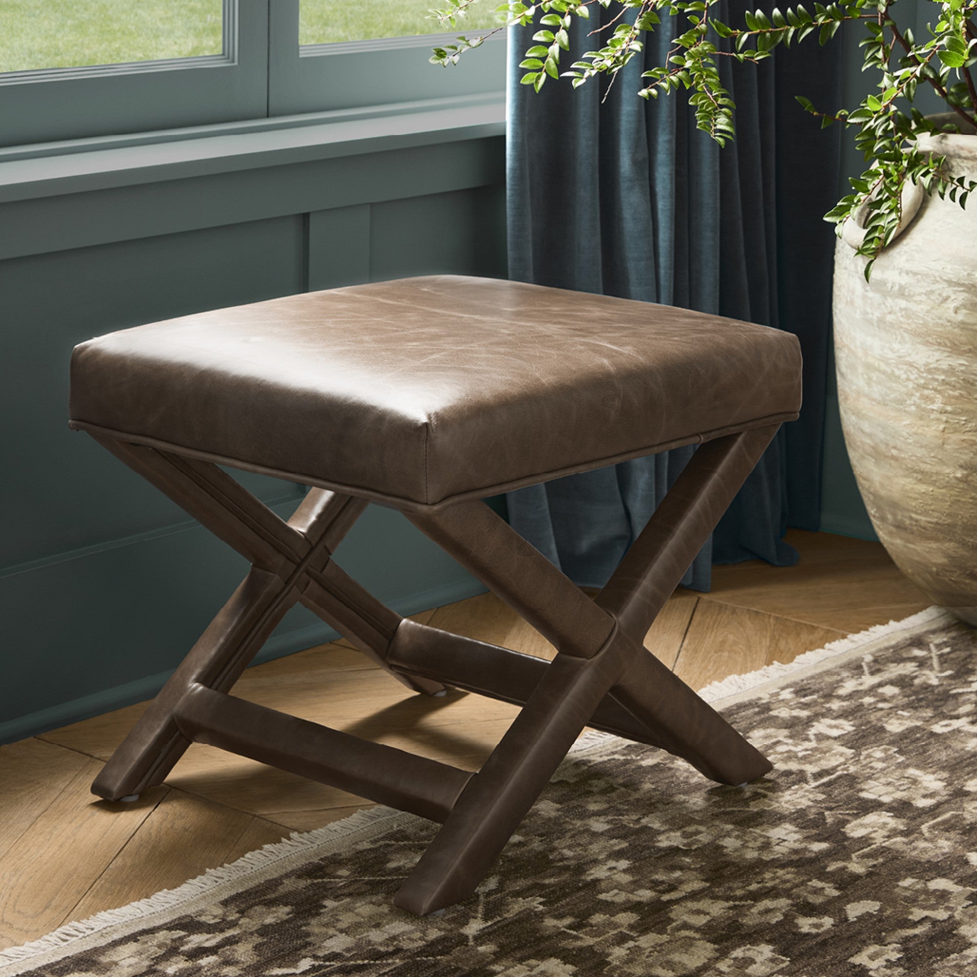 X-Base Stool (22")