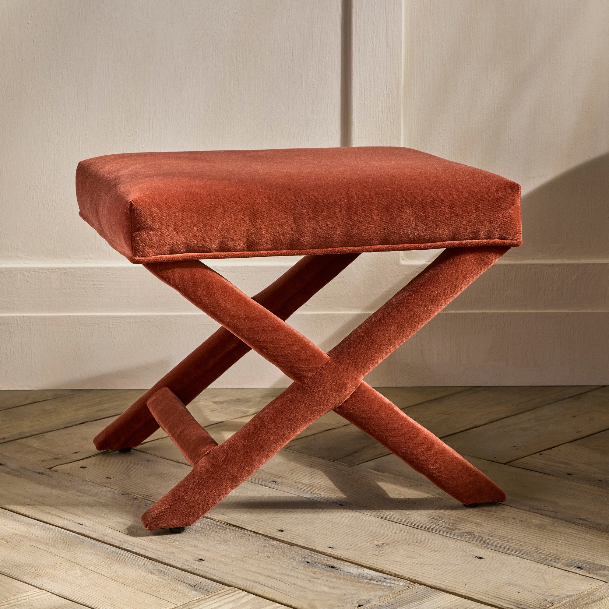 X-Base Stool (22")